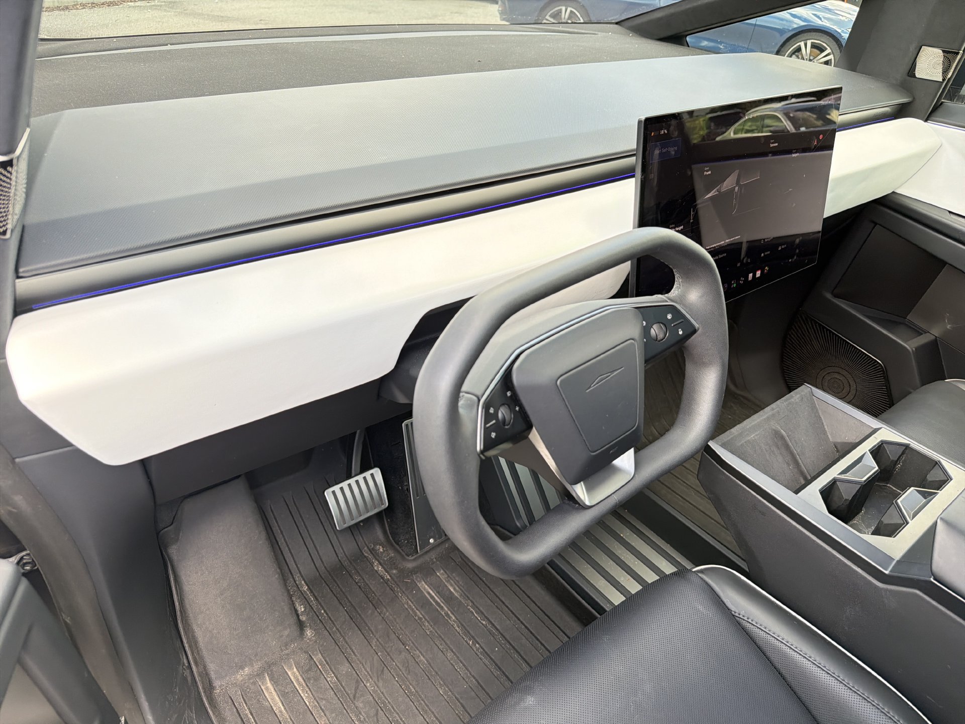 Used 2024 Tesla Cybertruck AWD Crew Cab image 21