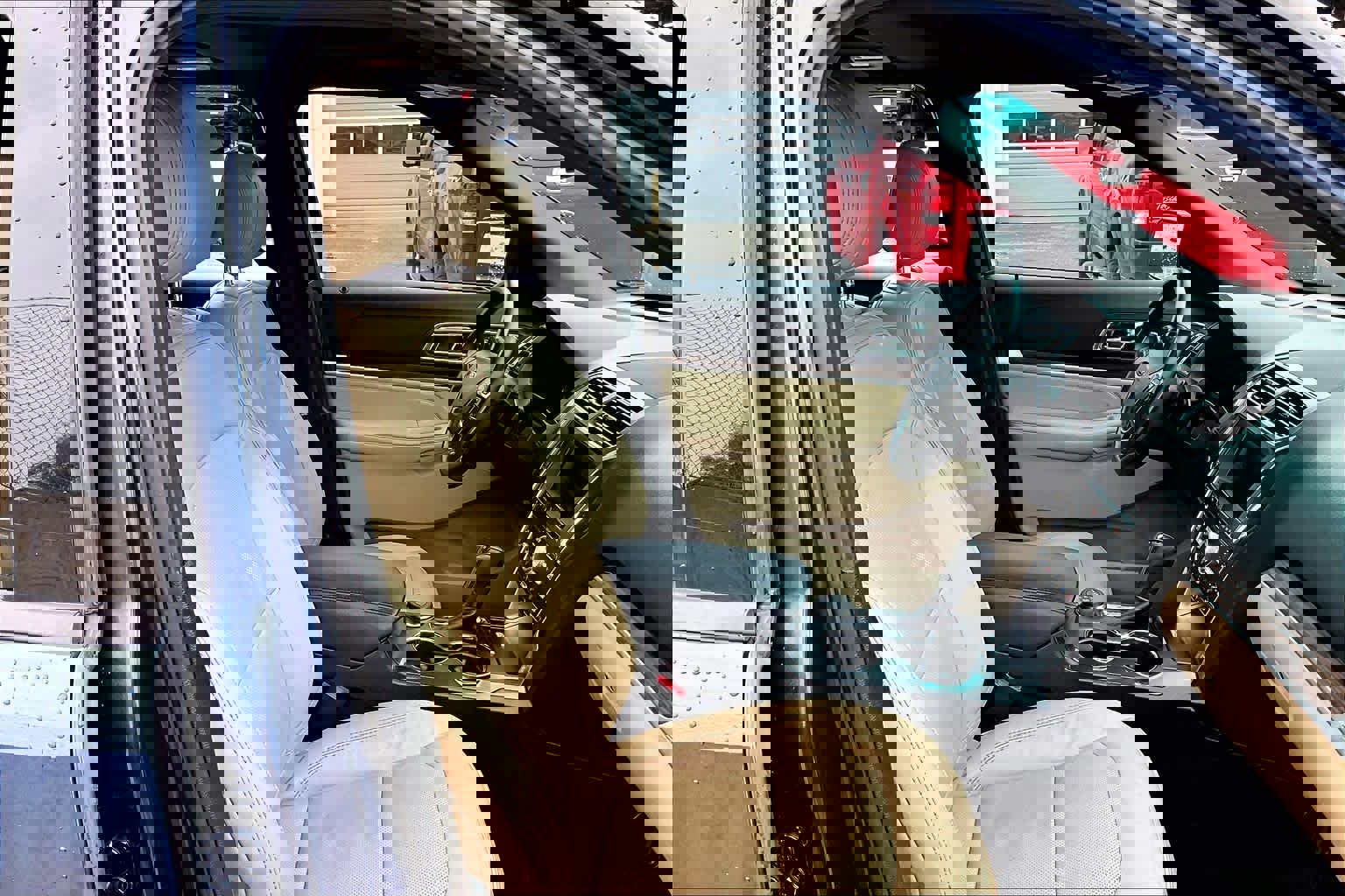 Used 2016 Ford Explorer Limited w/ Equipment Group 303A image 9