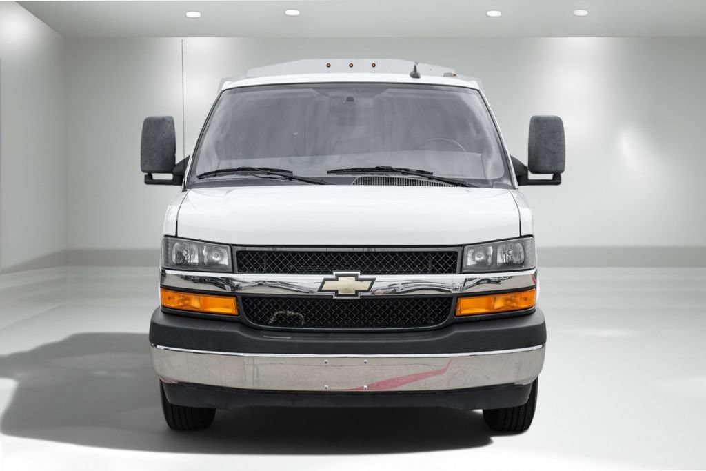 Used 2021 Chevrolet Express 3500 w/ Power Convenience Package RWD image 4