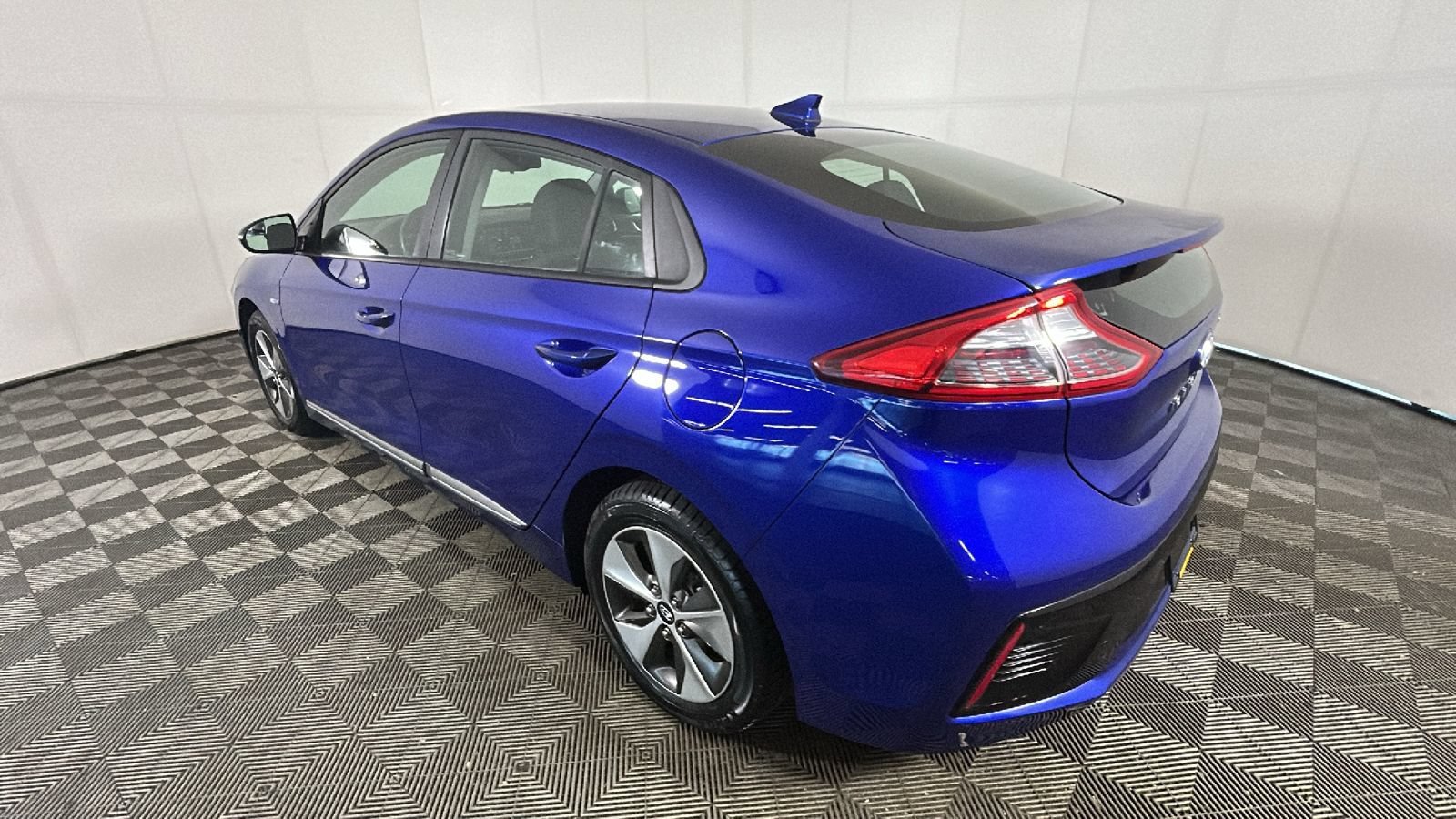 Used 2019 Hyundai Ioniq Electric FWD image 5