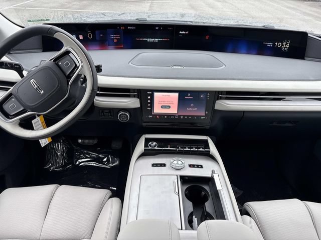 New 2026 Lincoln Navigator L Premier AWD/4WD image 16