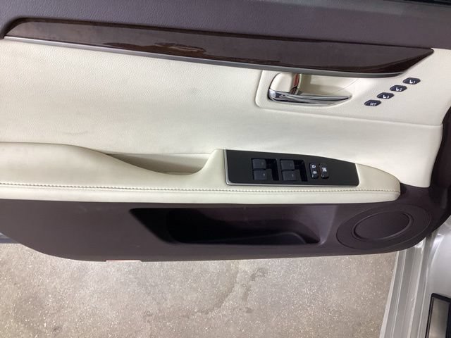 Used 2016 Lexus ES 350 w/ Premium Package w/Wood Trim FWD image 11