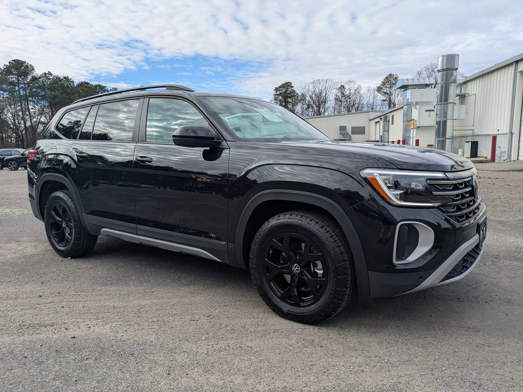 New 2026 Volkswagen Atlas Peak Edition image 2