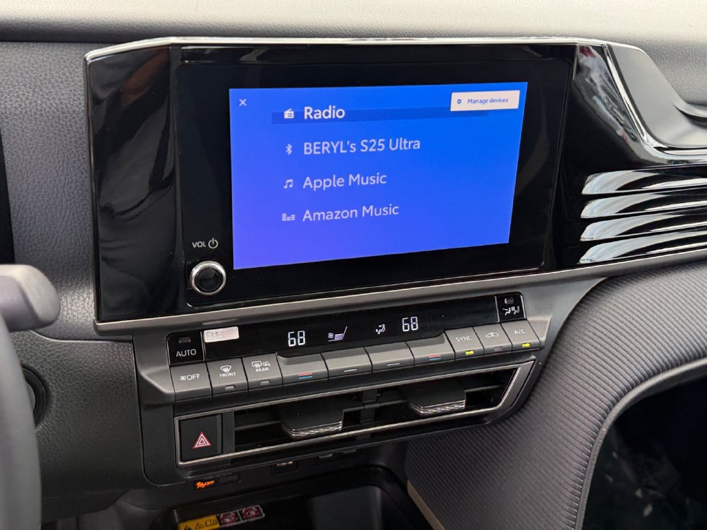 Used 2025 Toyota Camry SE FWD image 23