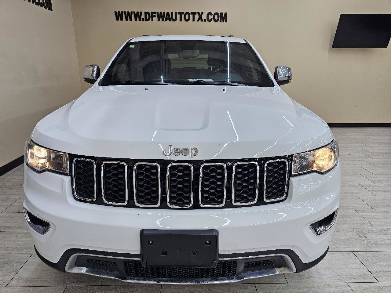 Used 2021 Jeep Grand Cherokee Limited RWD image 3
