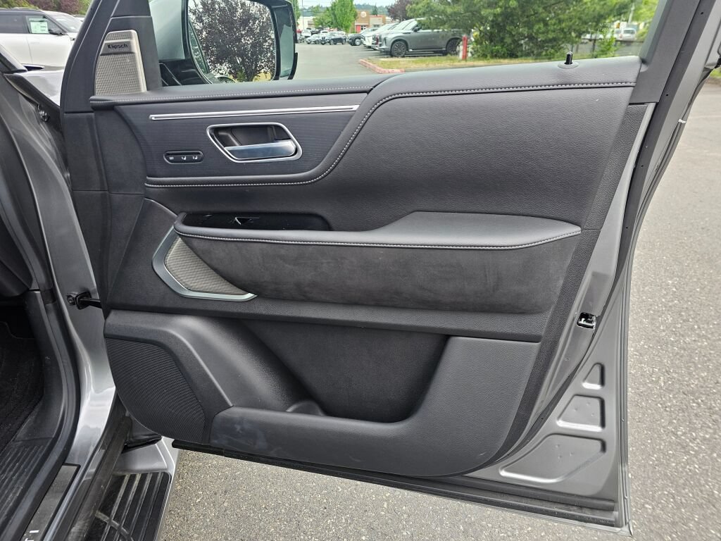 Used 2025 INFINITI QX80 Sensory AWD/4WD image 10