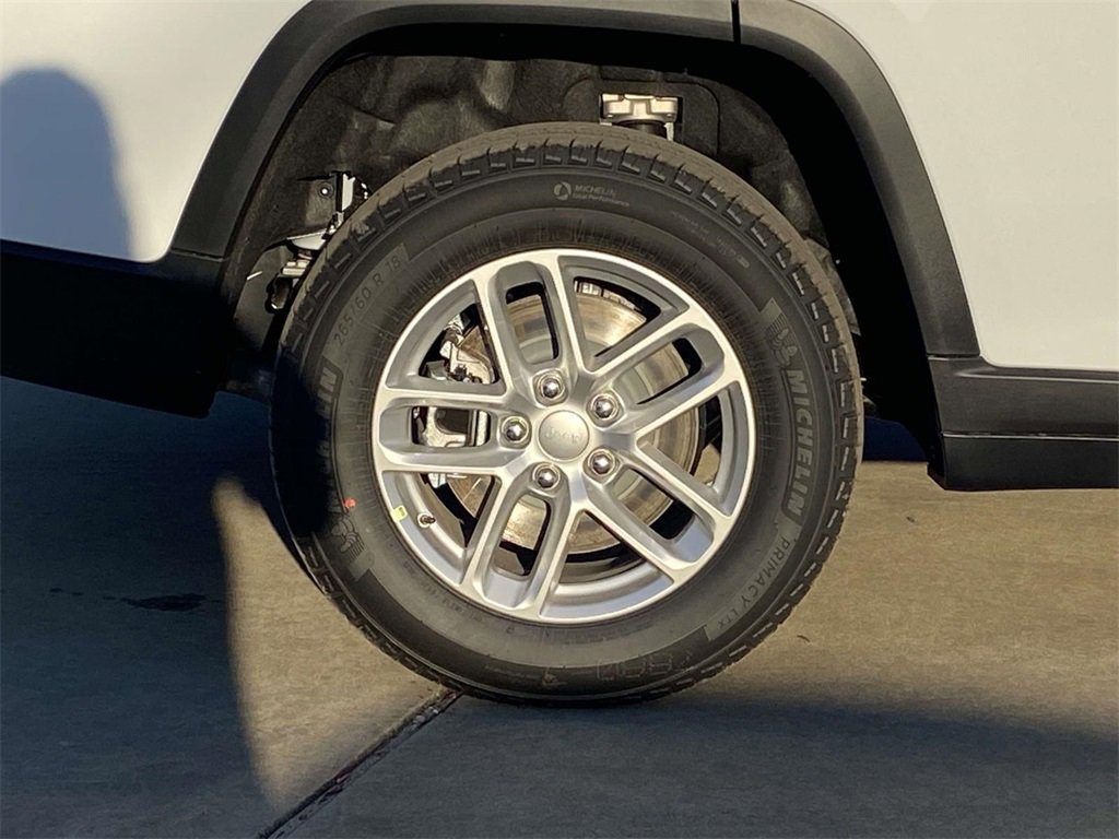 New 2025 Jeep Grand Cherokee L Laredo w/ Luxury Tech Group I image 7