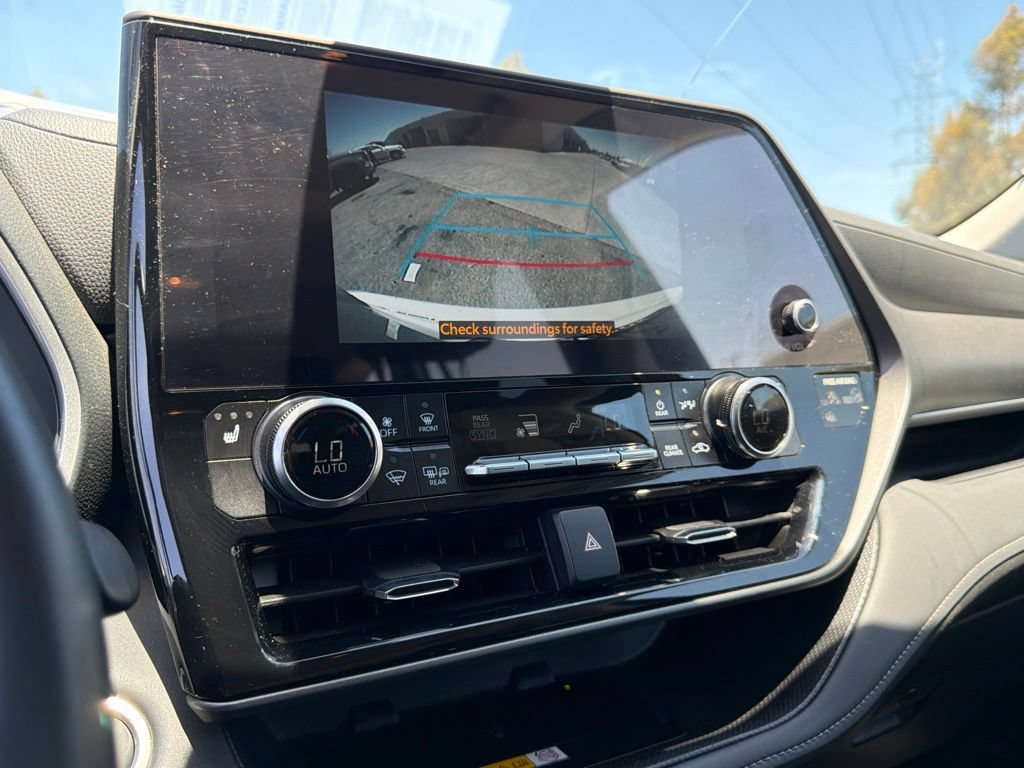 Certified 2025 Toyota Highlander XLE AWD/4WD image 32