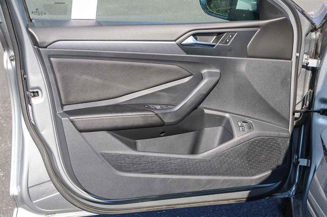 Used 2024 Volkswagen Jetta SE image 19