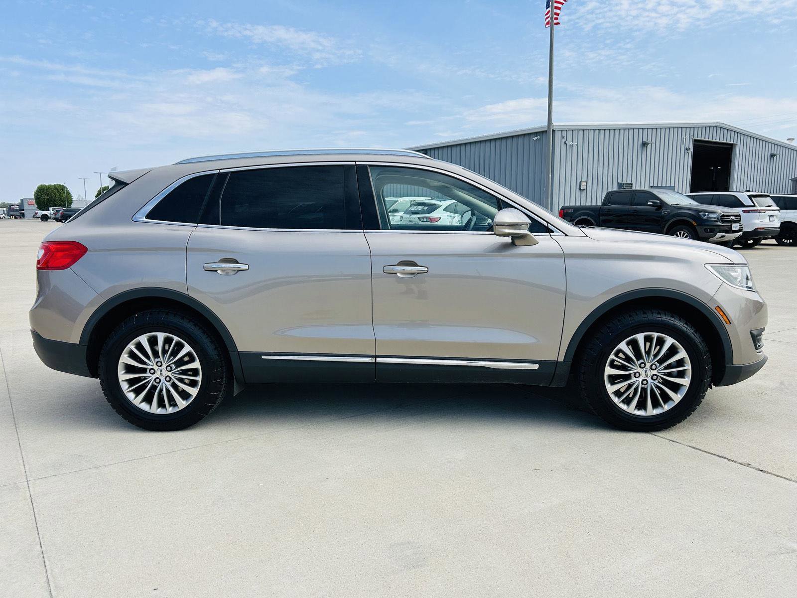 Used 2018 Lincoln MKX Select w/ Select Plus Package image 41