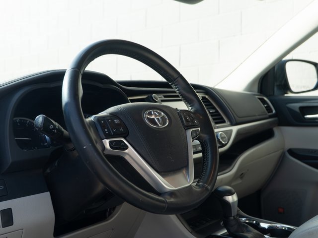 Used 2019 Toyota Highlander Limited Platinum image 4