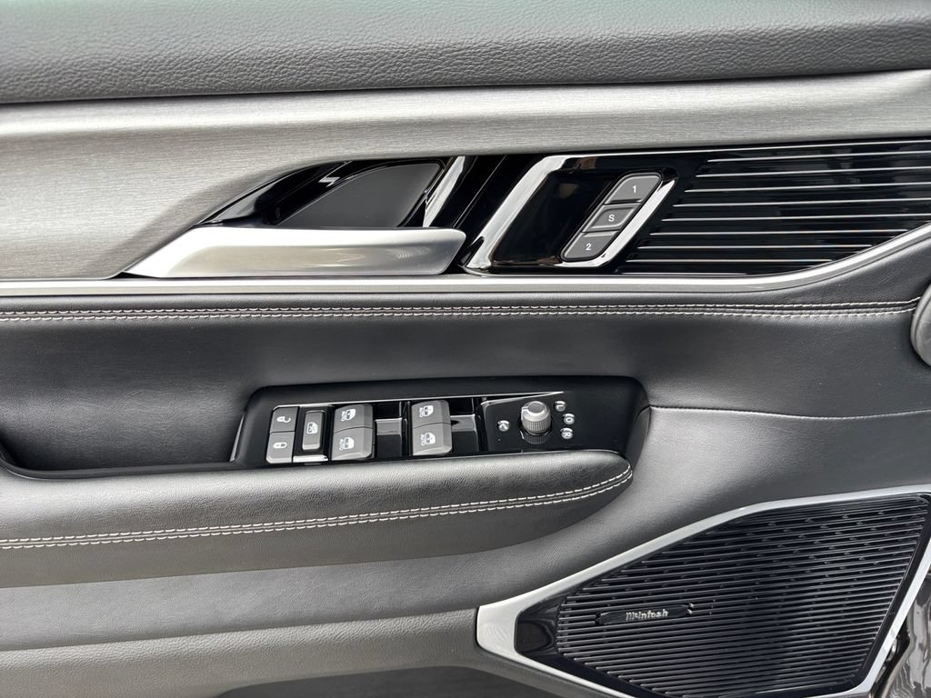 New 2026 Jeep Grand Wagoneer L Limited AWD/4WD image 23