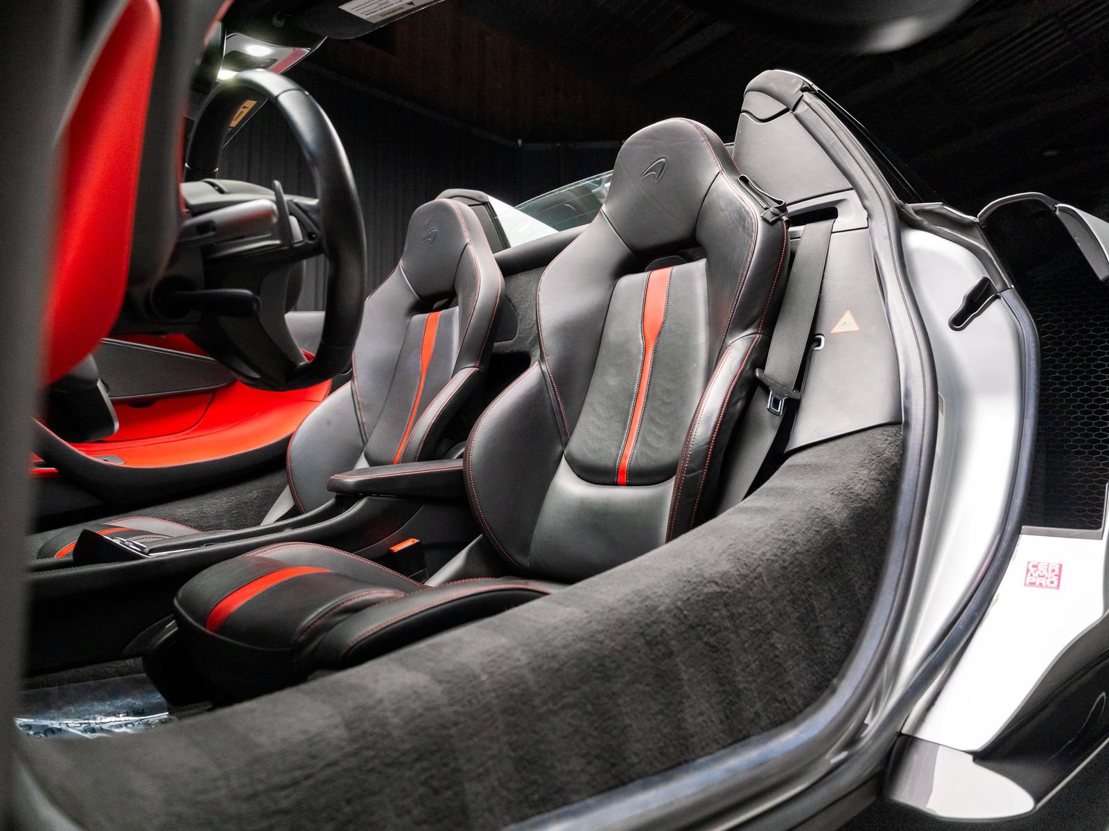 Used 2019 McLaren 570S Spider RWD image 4