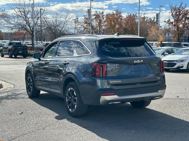 Used 2024 Kia Sorento S image 6