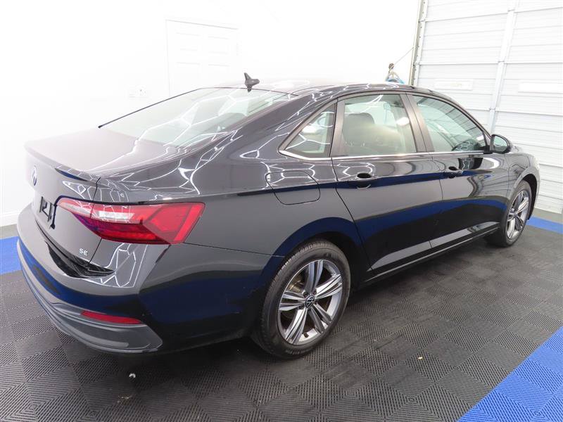 Used 2024 Volkswagen Jetta SE FWD image 11