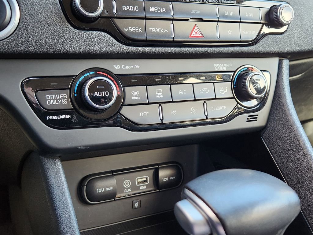 Used 2018 Kia Niro EX Premium image 10