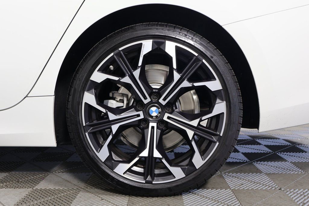 Used 2025 BMW 330i Sedan w/ Premium Package image 16
