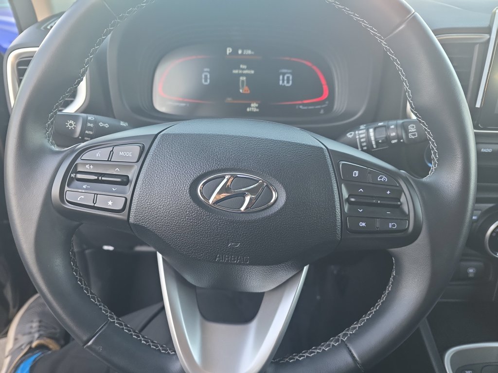 Used 2025 Hyundai Venue SEL FWD image 13