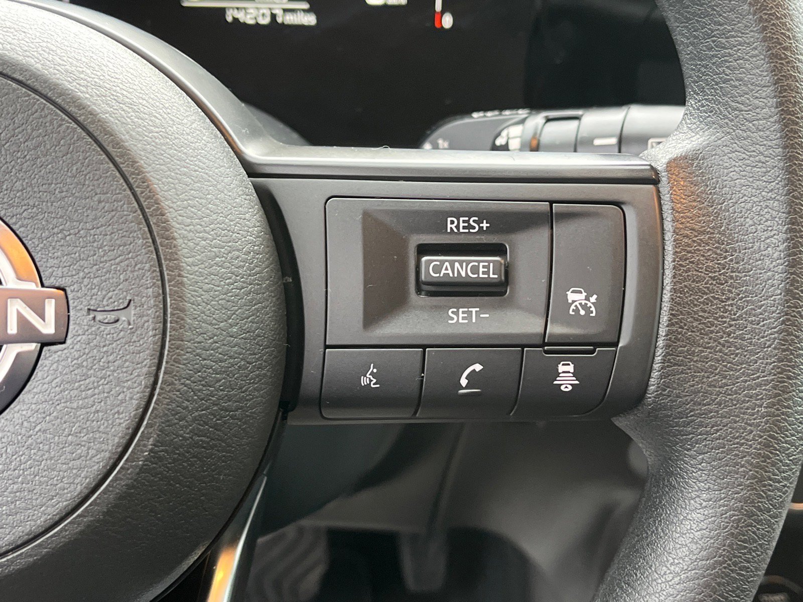 Used 2025 Nissan Kicks S w/ Charging Package image 15