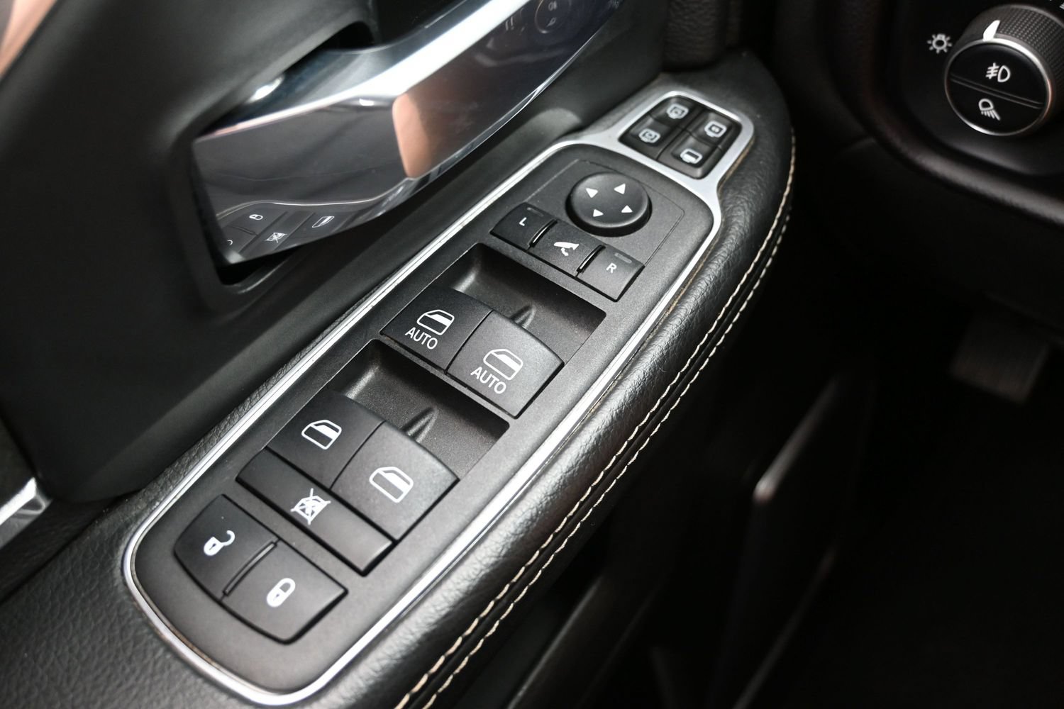 Used 2024 RAM 3500 Laramie w/ Towing Technology Group AWD/4WD image 25