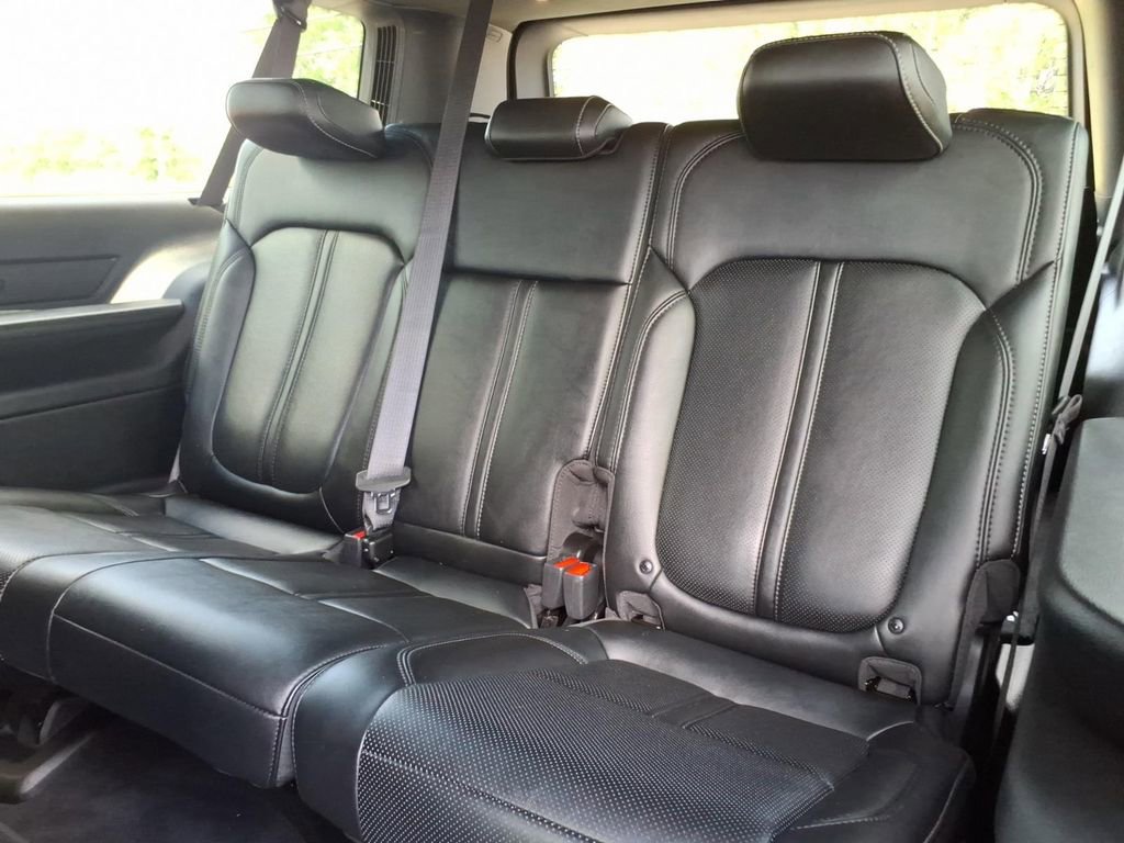 Used 2024 Jeep Wagoneer L Series II image 13