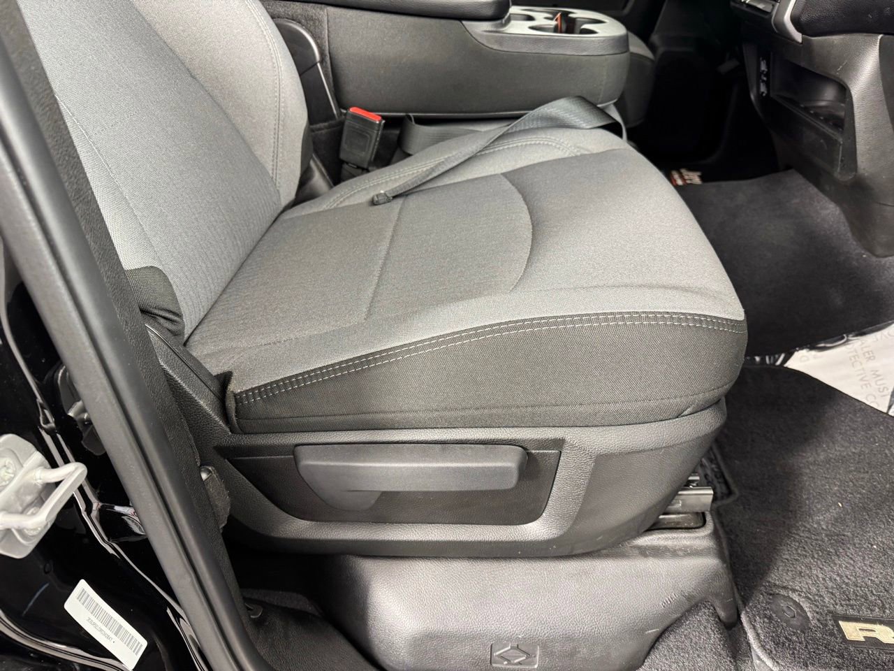 Used 2024 RAM 2500 Big Horn w/ Bed Utility Group image 33