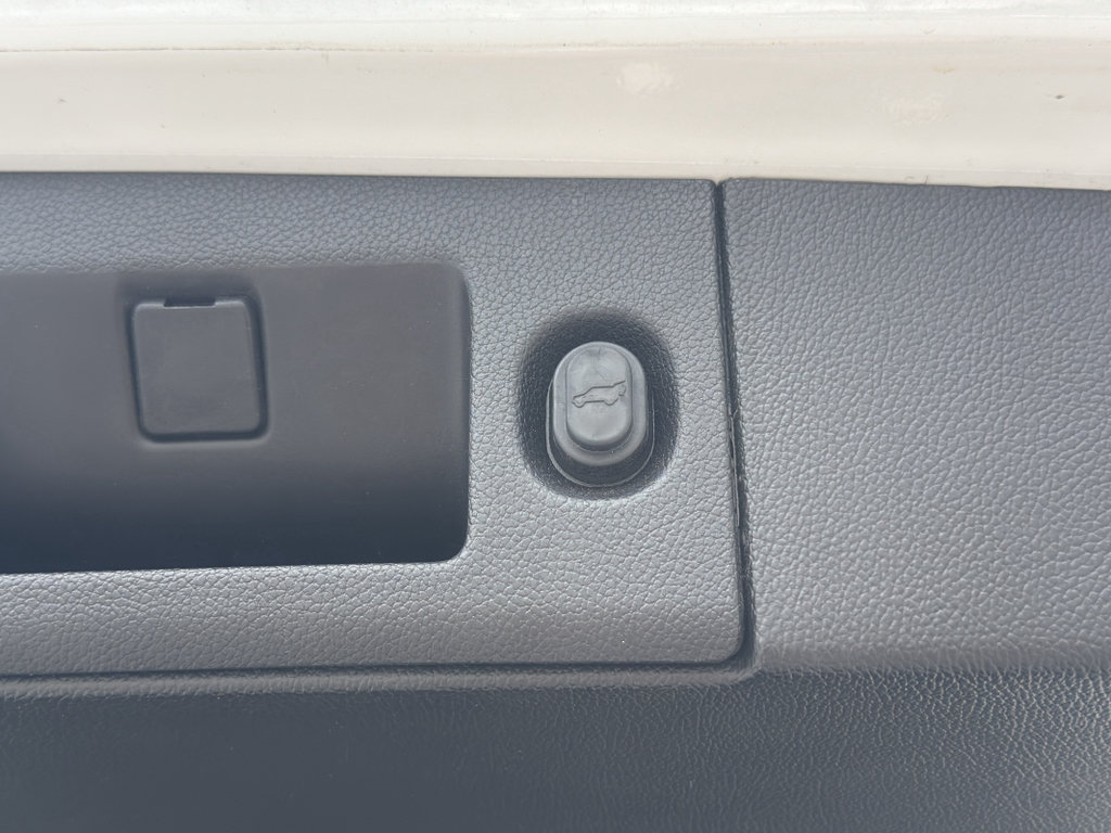 Used 2019 Chevrolet Tahoe Premier RWD image 11