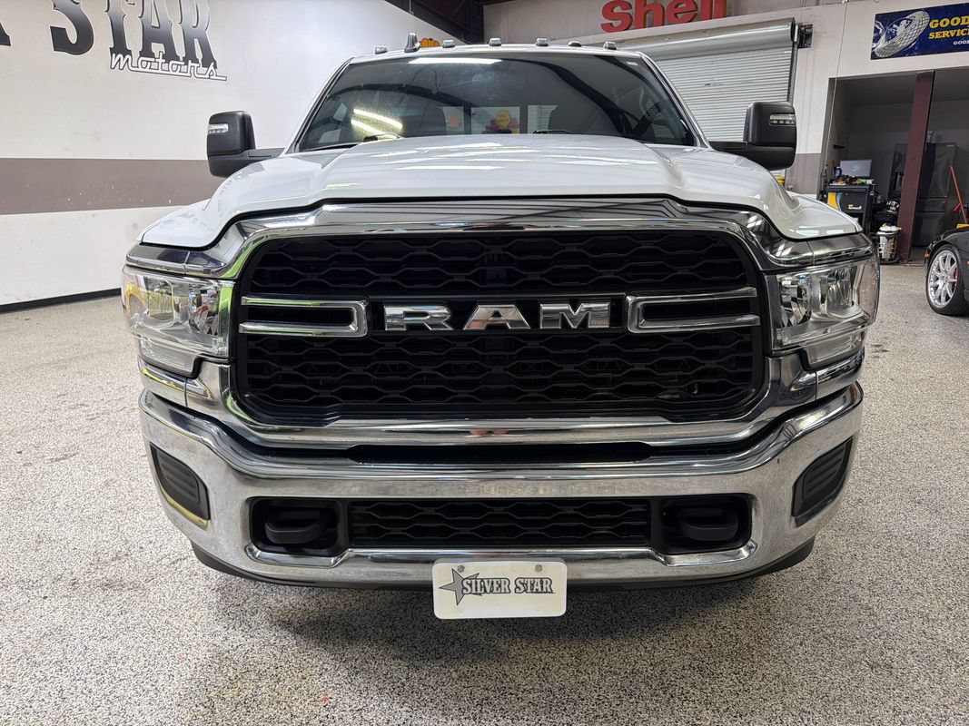 Used 2024 RAM 3500 Tradesman w/ Chrome Appearance Group AWD/4WD image 12