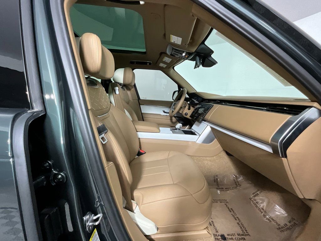 Used 2025 Land Rover Range Rover SV image 20