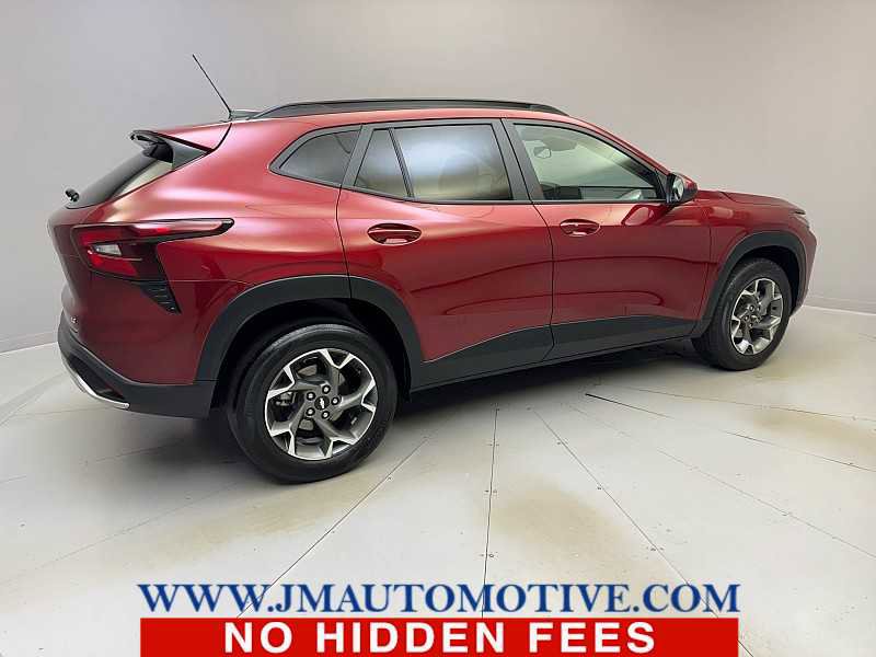 Used 2024 Chevrolet Trax LT w/ Driver Confidence Package image 5