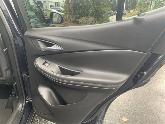 Used 2020 Buick Encore GX Essence image 11