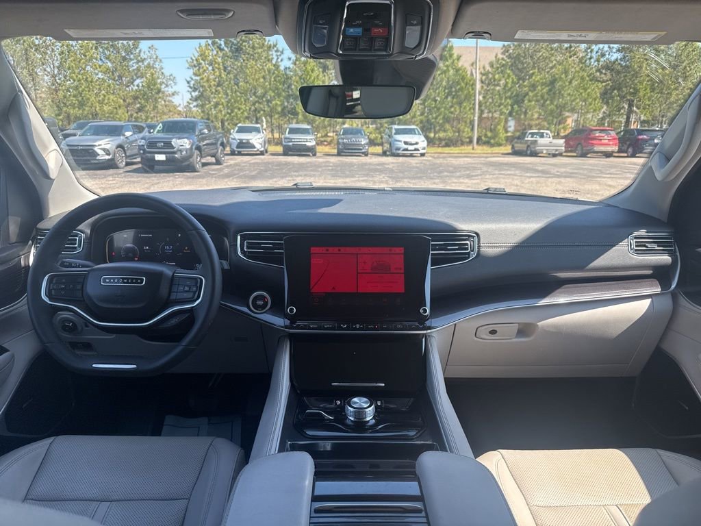 Used 2023 Jeep Wagoneer L 4WD w/ Premium Group I image 2