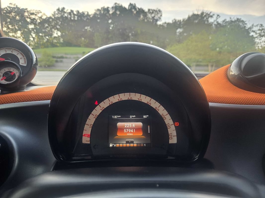 Used 2016 smart fortwo passion RWD image 22
