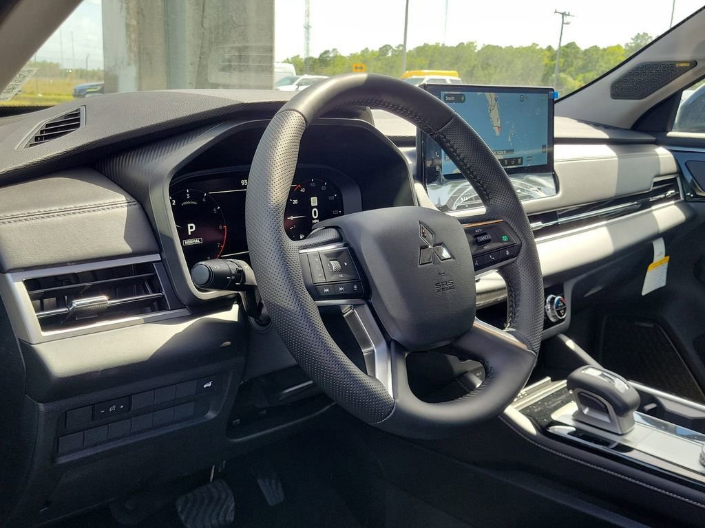 New 2025 Mitsubishi Outlander SE image 6