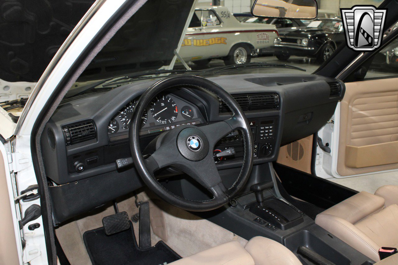 Used 1988 BMW 325i Convertible image 23