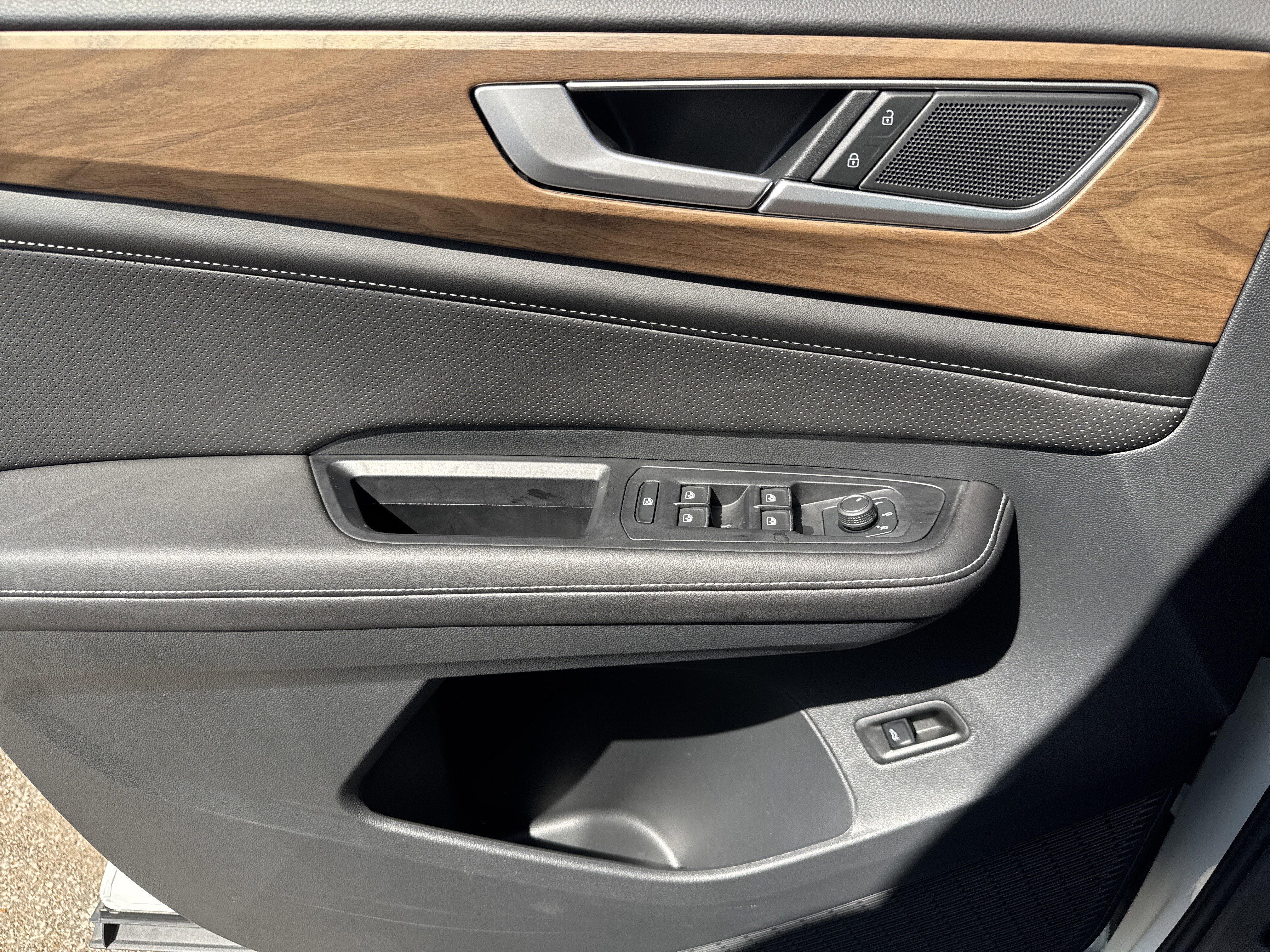 Used 2025 Volkswagen Atlas SE image 9