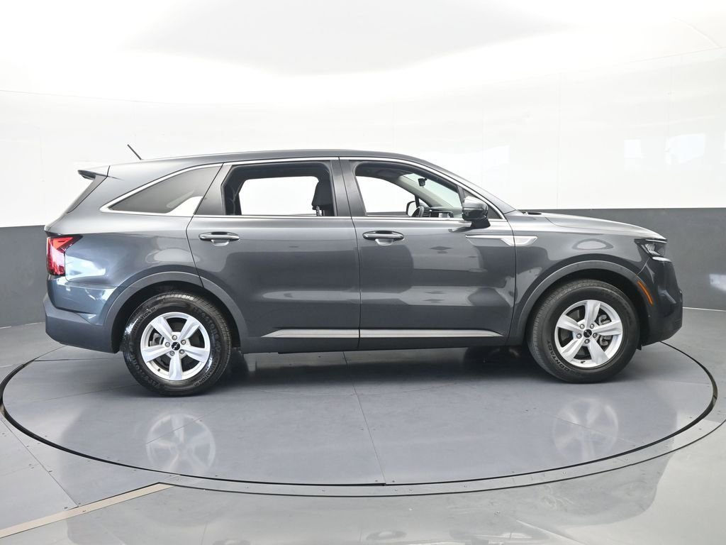 Used 2023 Kia Sorento LX FWD image 7