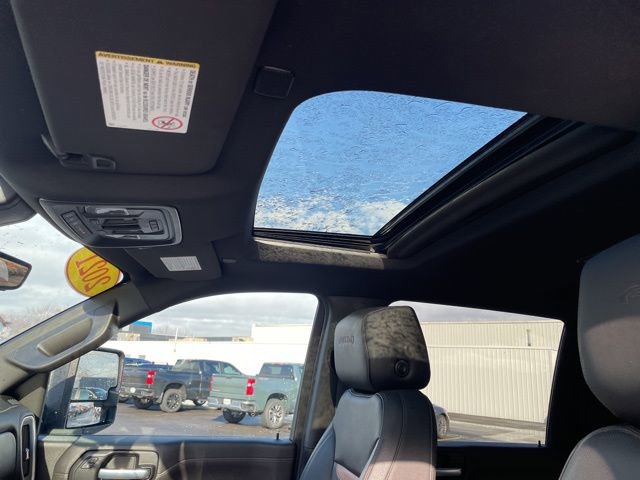 Used 2021 GMC Sierra 2500 AT4 w/ AT4 Premium Plus Package image 3