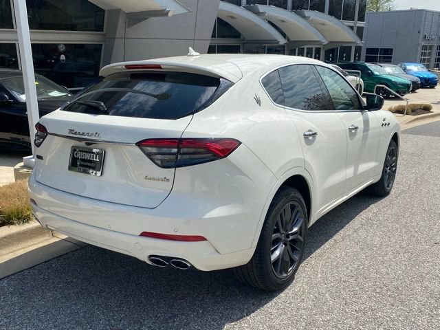 Used 2024 Maserati Levante GT Ultima image 5