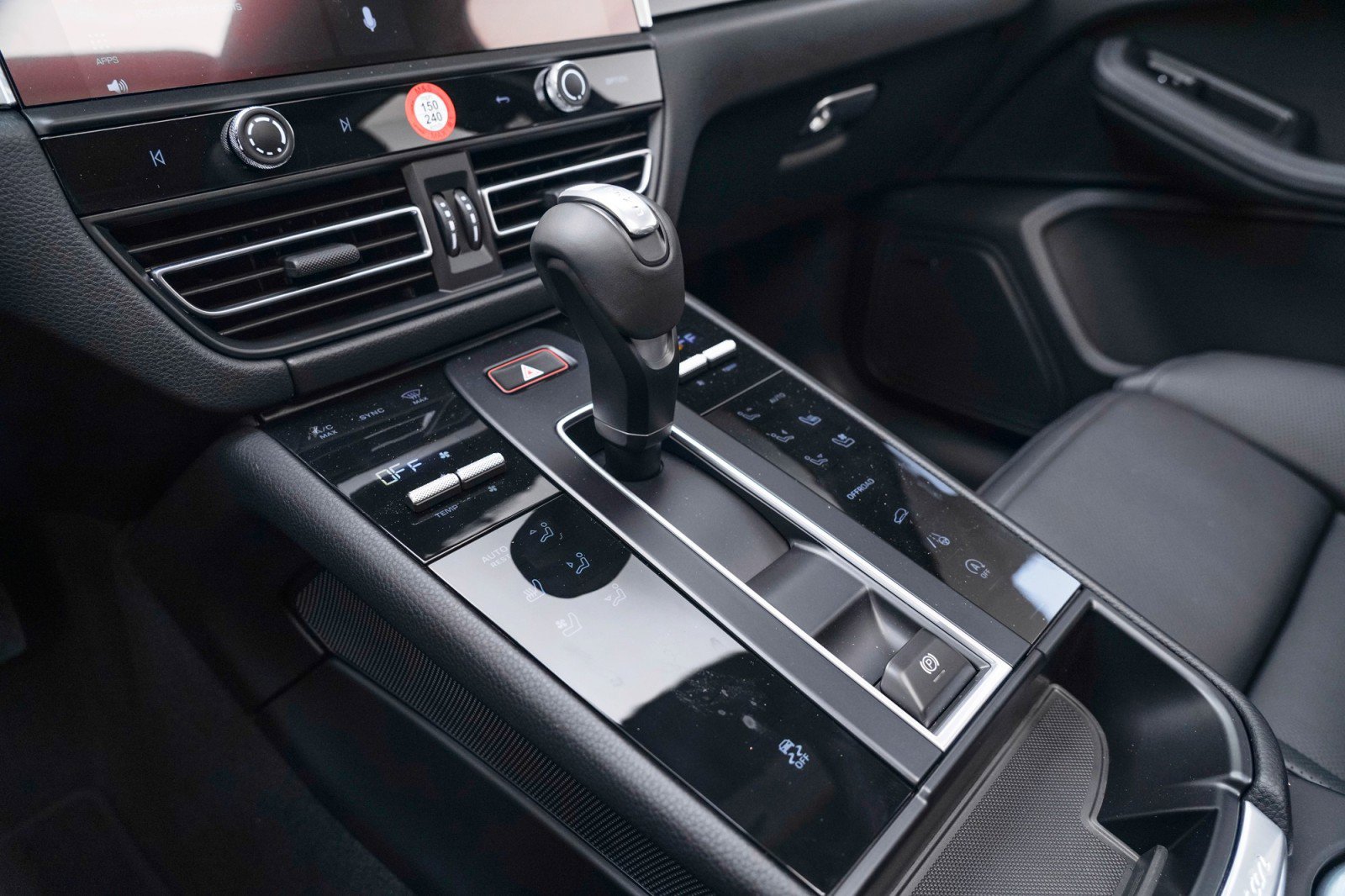 New 2026 Porsche Macan image 26