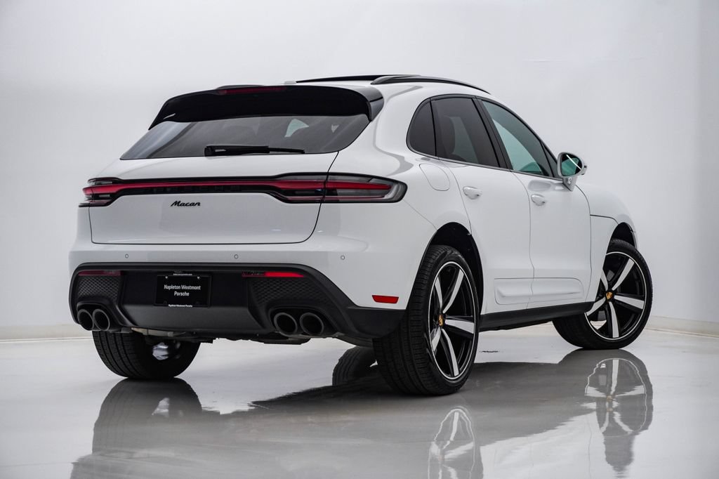 Certified 2026 Porsche Macan AWD/4WD image 10