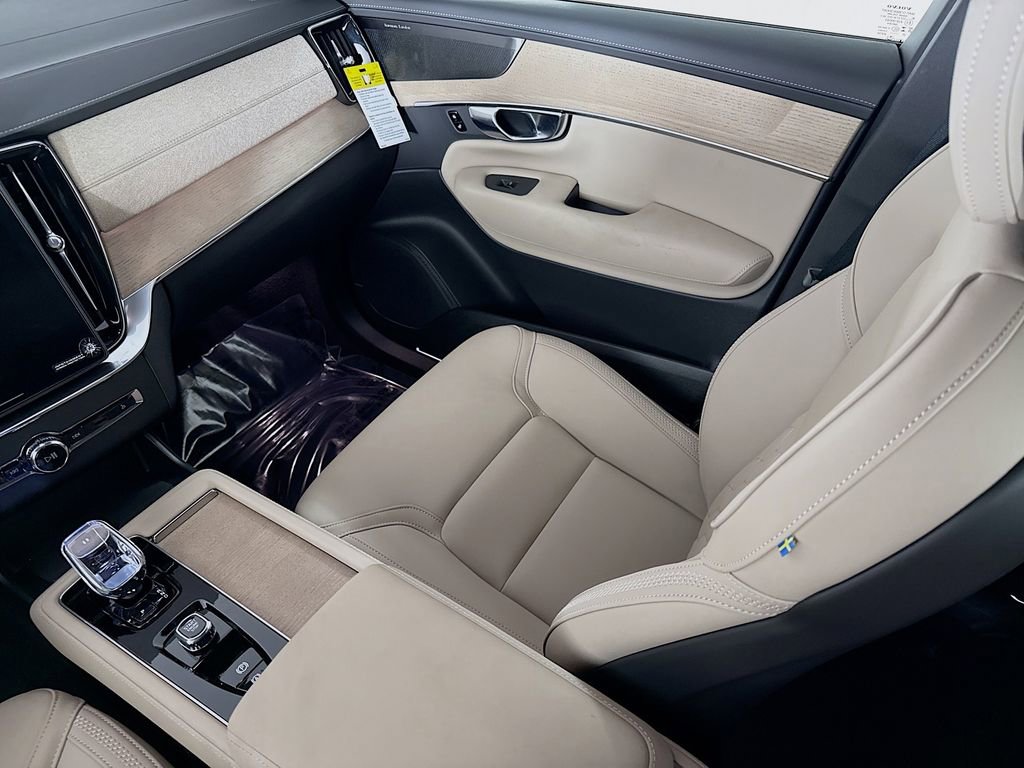 New 2026 Volvo XC90 B6 Plus w/ Protection Package Premier image 24
