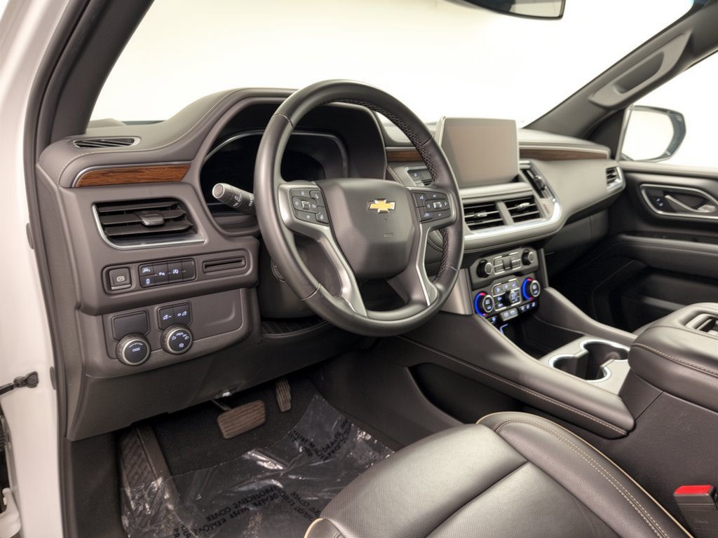 Used 2024 Chevrolet Suburban Premier RWD image 4