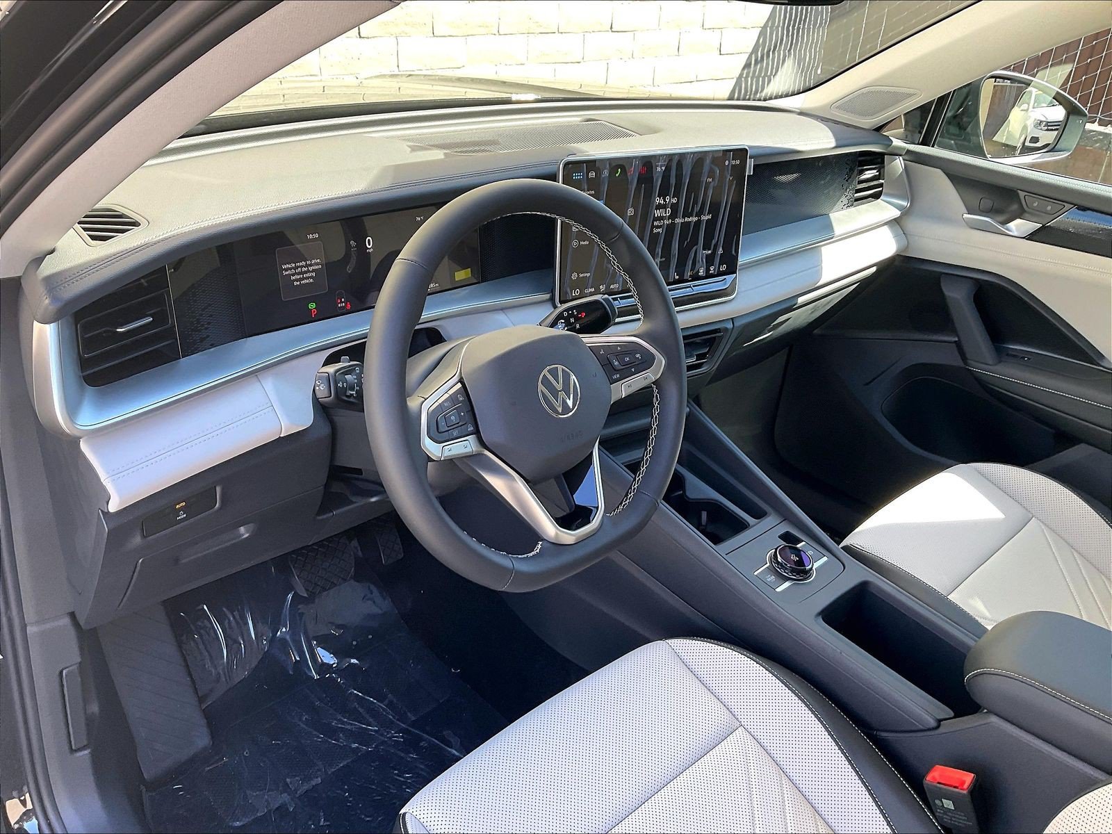 New 2026 Volkswagen Tiguan SE FWD image 6