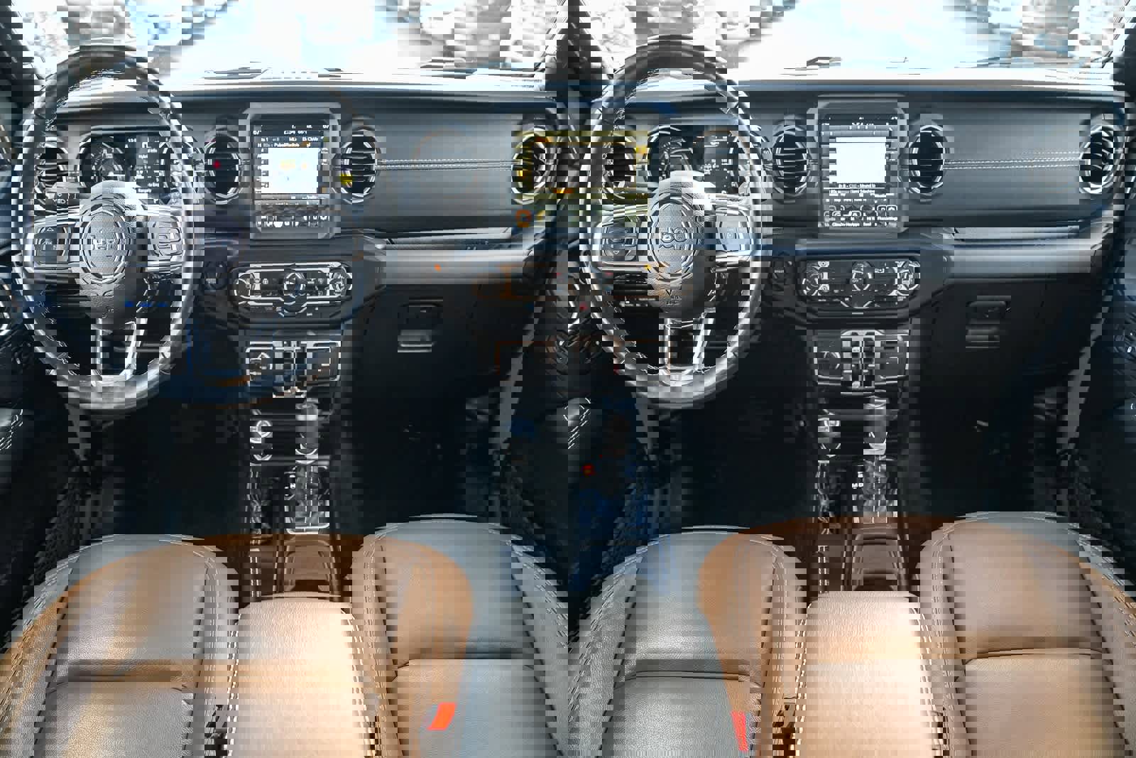 Used 2023 Jeep Wrangler Sahara w/ Cold Weather Group image 11