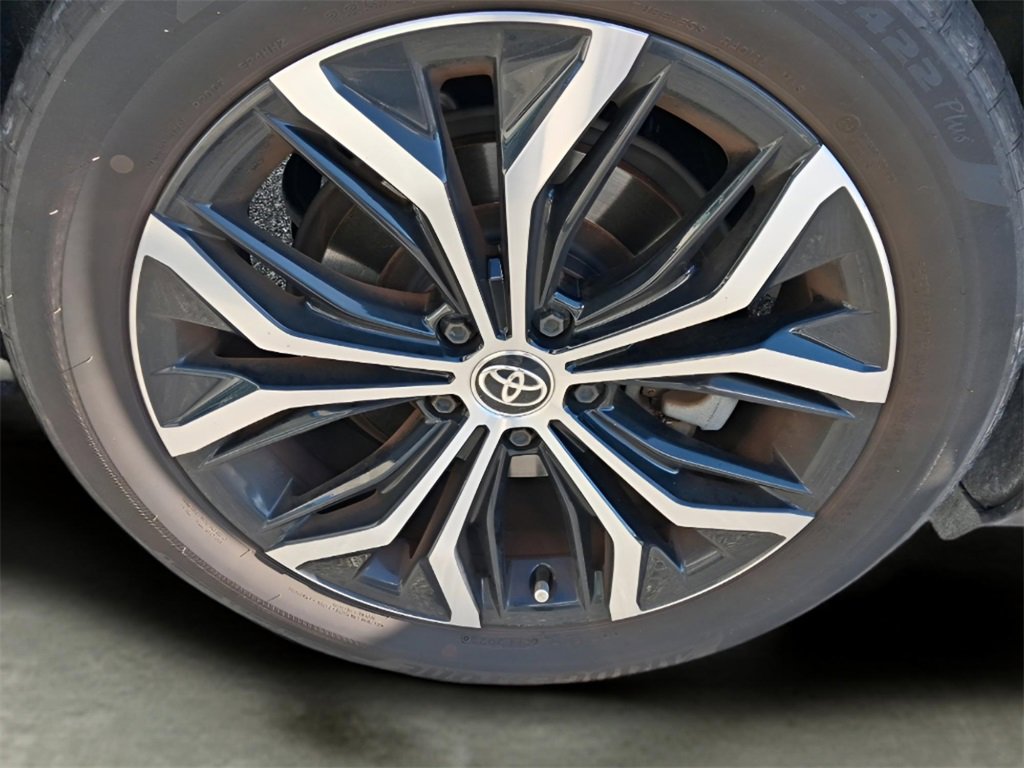 Used 2023 Toyota Crown XLE image 13