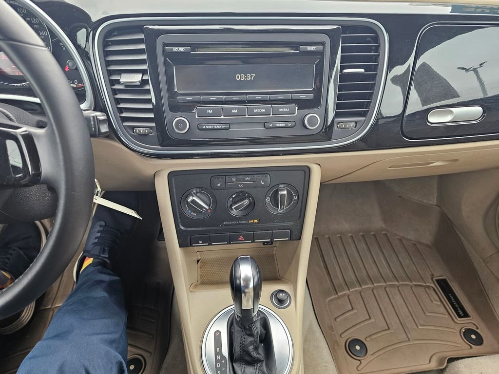 Used 2013 Volkswagen Beetle 2.5 image 17