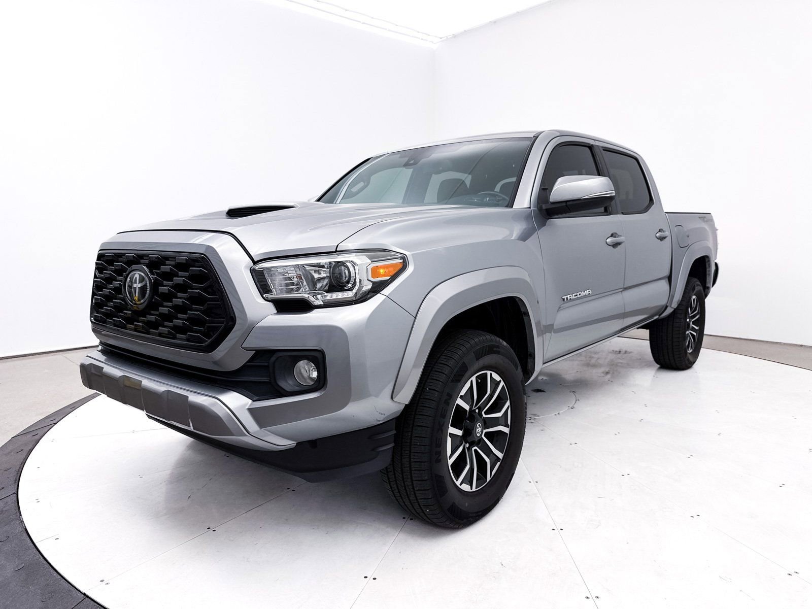 Used 2020 Toyota Tacoma TRD Sport image 10