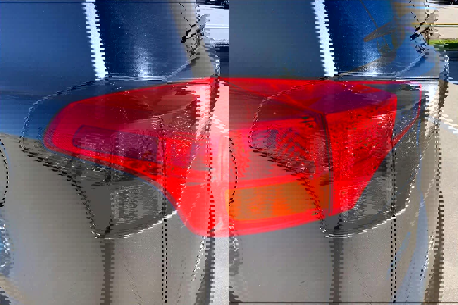 Used 2015 Toyota RAV4 LE image 23