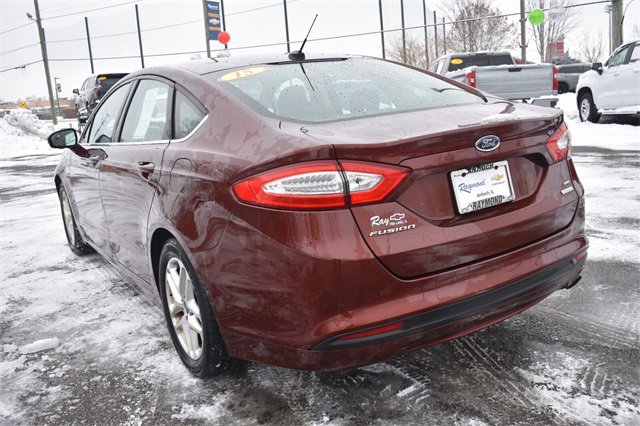 Used 2015 Ford Fusion SE image 5